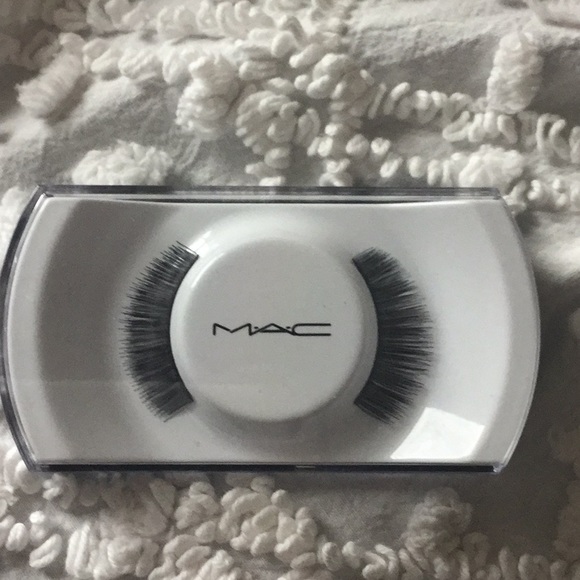 COPY - Mac Eyelashes #1 discontinued, brand new - Picture 1 of 5